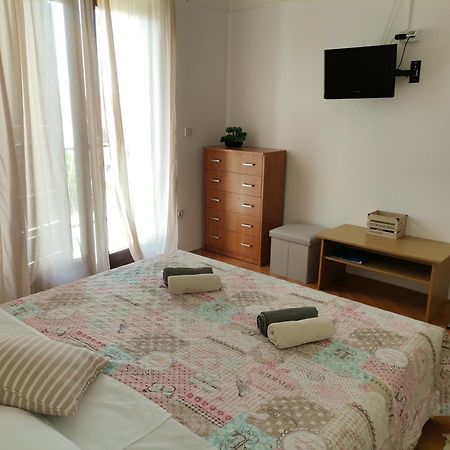 Apartments And Rooms With Parking Space Zavala, Hvar - 128 Jelsa (Hvar) Quarto foto
